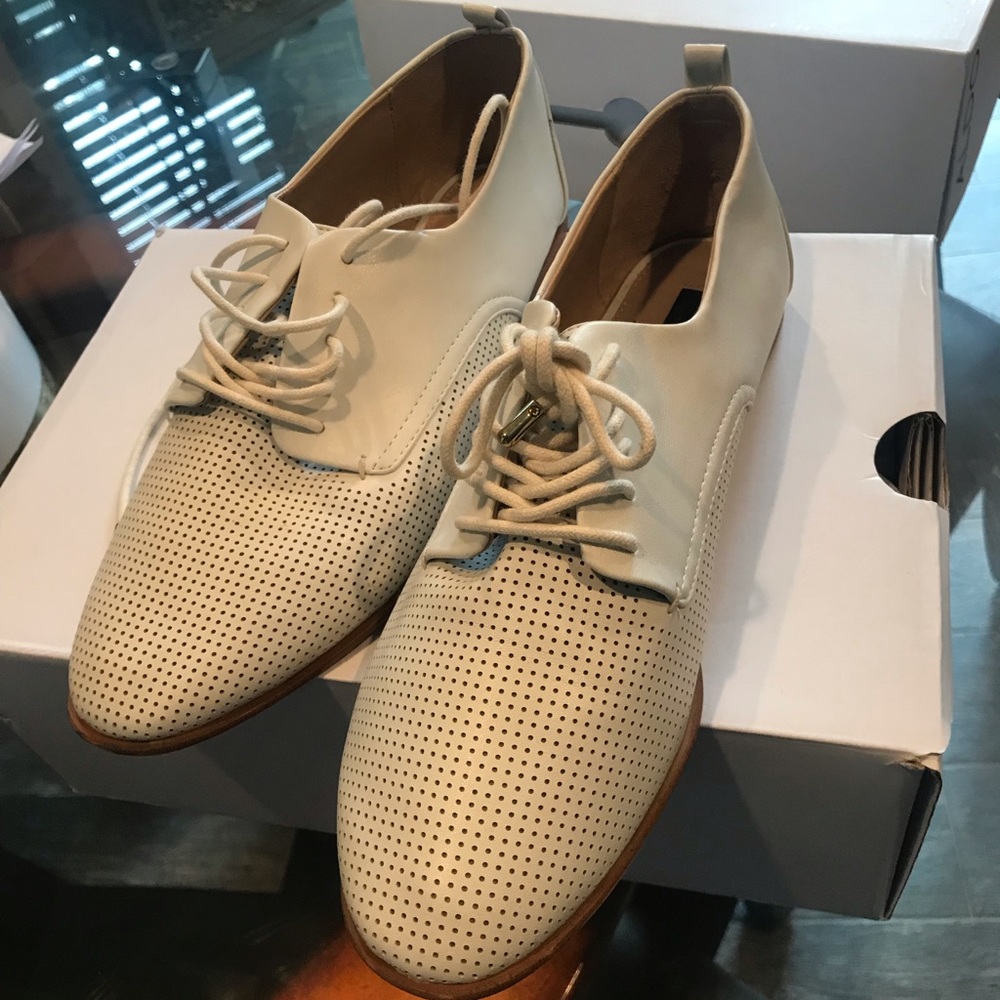 Zara dress shoes (barley worn)